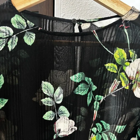H&M Ruffle Sleeve Floral Blouse - Black & Green Size 6 - Picture 5 of 10